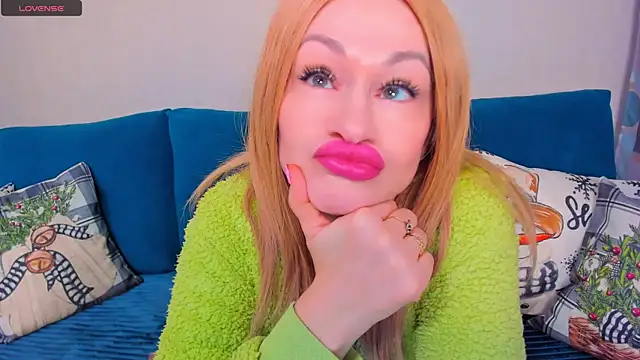 Snapshot of EllenMoore chatting on November 2025 03:17:01 AM EllenMoore online show from November 2025 03:17:01 AM