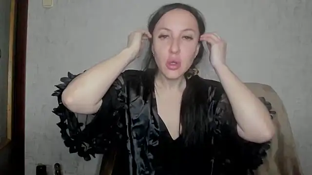 MissGulia online show from April 2026 12:32:01 AM