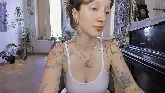 Snapshot of Miranda2_0 chatting on July 2026 08:21:01 AM Miranda2 0 online show from July 2026 08:21:01 AM