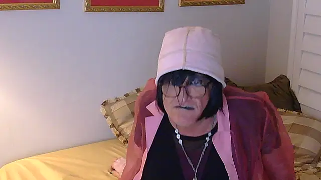 Snapshot of HelloKittyLapDog chatting on May 2026 03:46:02 AM HelloKittyLapDog online show from May 2026 03:46:02 AM