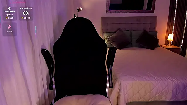 Snapshot of AmyWood chatting on October 2025 07:40:01 PM AmyWood online show from October 2025 07:40:01 PM