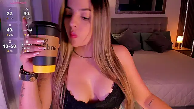 Snapshot of AmyWood chatting on November 2025 08:29:01 PM AmyWood online show from November 2025 08:29:01 PM