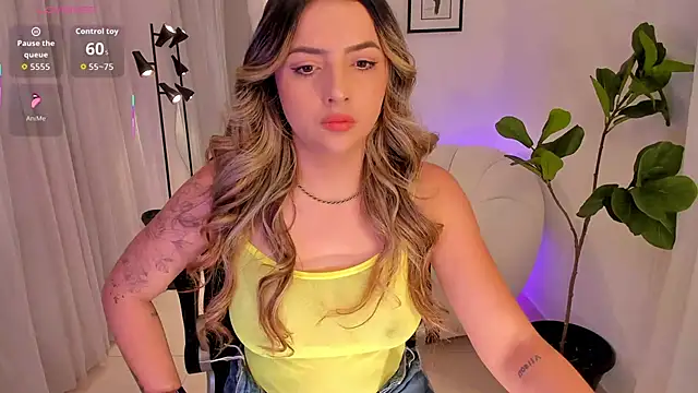 Snapshot of AmyWood chatting on November 2025 01:56:02 PM AmyWood online show from November 2025 01:56:02 PM