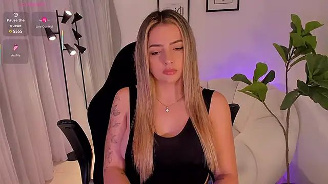 Snapshot of AmyWood chatting on January 2026 05:27:02 PM AmyWood online show from January 2026 05:27:02 PM