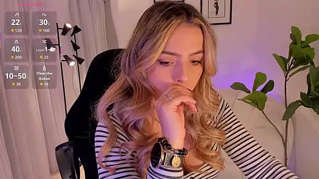 Snapshot of AmyWood chatting on January 2026 07:37:02 PM AmyWood online show from January 2026 07:37:02 PM