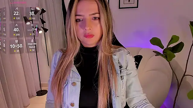 Snapshot of AmyWood chatting on February 2026 10:02:02 PM AmyWood online show from February 2026 10:02:02 PM