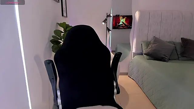 Snapshot of AmyWood chatting on March 2026 01:28:01 PM AmyWood online show from March 2026 01:28:01 PM