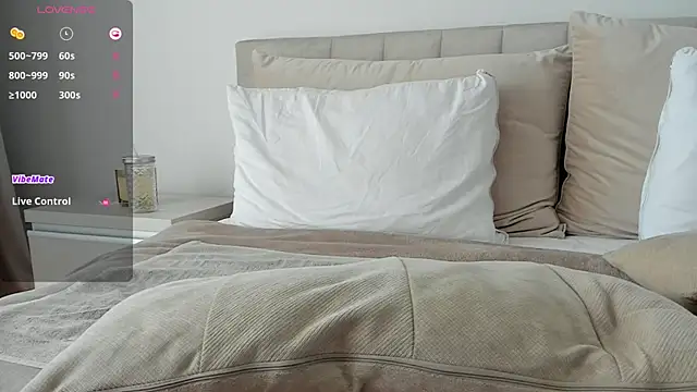 Snapshot of VickyStonee chatting on November 2025 10:37:02 AM VickyStonee online show from November 2025 10:37:02 AM