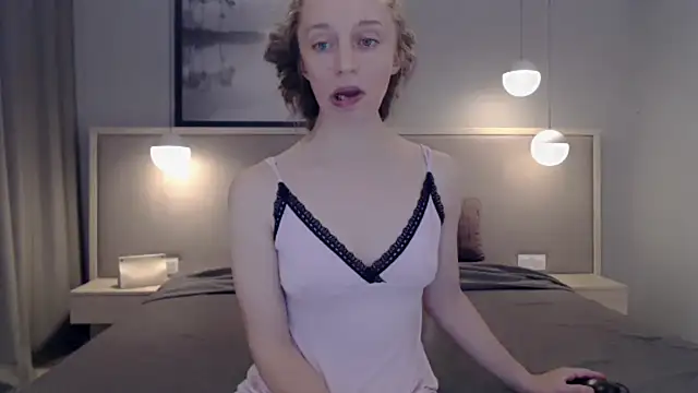 Snapshot of ShySchoolGirl chatting on October 2025 08:05:01 PM ShySchoolGirl online show from October 2025 08:05:01 PM