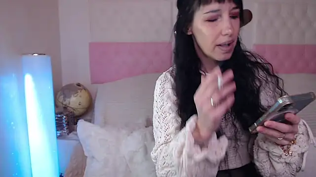 -carla- online show from November 2025 05:40:02 AM