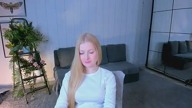 Laly Peach online show from February 2025 04:15:01 PM