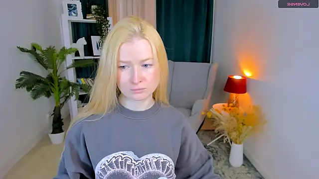 Laly Peach online show from March 2026 11:46:02 AM