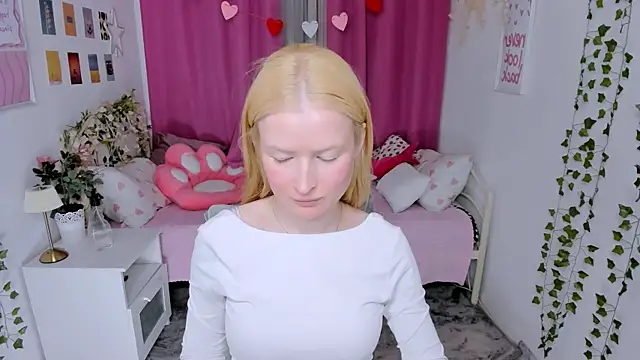 Laly Peach online show from June 2026 06:50:01 AM