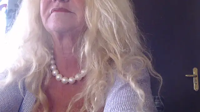 Snapshot of THESensualhorny chatting on November 2025 03:22:02 PM THESensualhorny online show from November 2025 03:22:02 PM