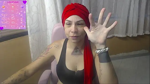Snapshot of moon_cat85 chatting on June 2026 04:31:02 PM moon cat85 online show from June 2026 04:31:02 PM