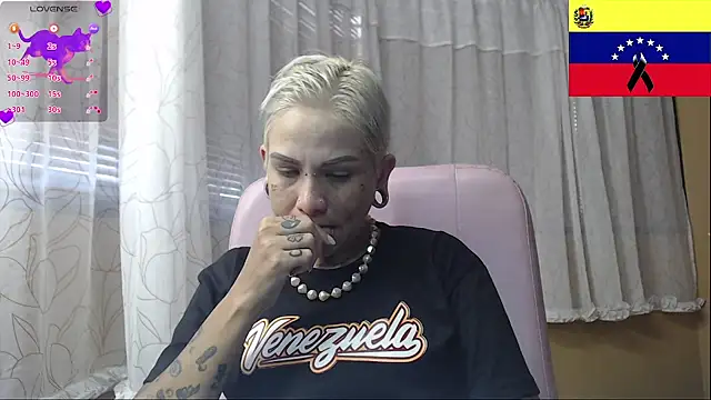 Snapshot of moon_cat85 chatting on June 2026 09:08:02 PM moon cat85 online show from June 2026 09:08:02 PM