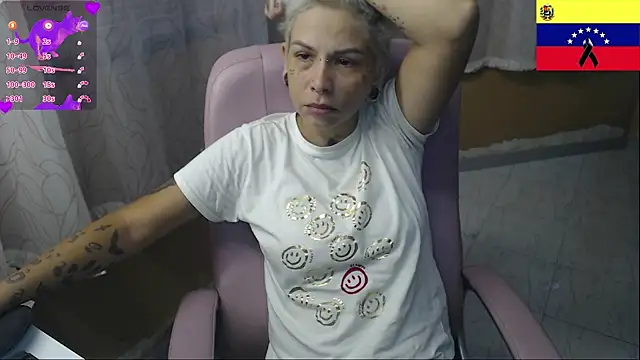 Snapshot of moon_cat85 chatting on June 2026 01:56:02 PM moon cat85 online show from June 2026 01:56:02 PM