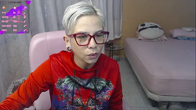 Snapshot of moon_cat85 chatting on July 2026 01:15:01 PM moon cat85 online show from July 2026 01:15:01 PM