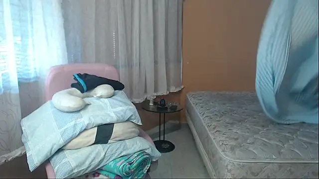 Snapshot of moon_cat85 chatting on July 2026 04:43:02 PM moon cat85 online show from July 2026 04:43:02 PM