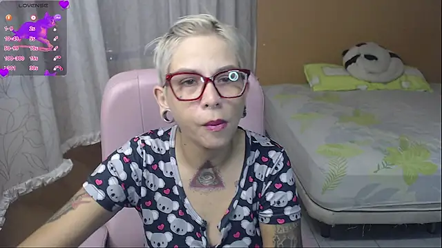 Snapshot of moon_cat85 chatting on July 2026 11:59:01 AM moon cat85 online show from July 2026 11:59:01 AM