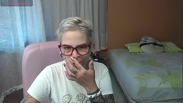 Snapshot of moon_cat85 chatting on July 2026 12:45:02 PM moon cat85 online show from July 2026 12:45:02 PM