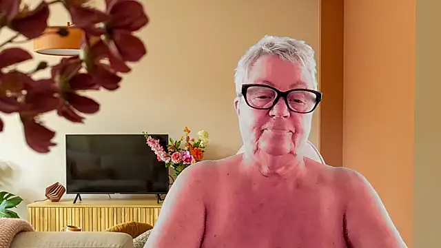 GrannyChrissy68 online show from February 2026 02:20:02 PM