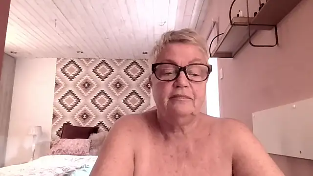GrannyChrissy68 online show from February 2026 01:45:02 PM