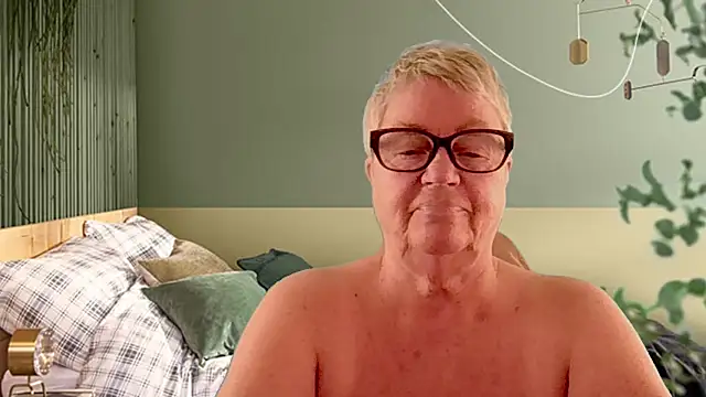 GrannyChrissy68 online show from March 2026 01:28:01 PM