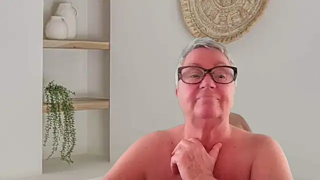 GrannyChrissy68 online show from June 2026 01:46:01 PM