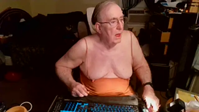 Snapshot of Toastir chatting on May 2026 01:33:01 AM Toastir online show from May 2026 01:33:01 AM