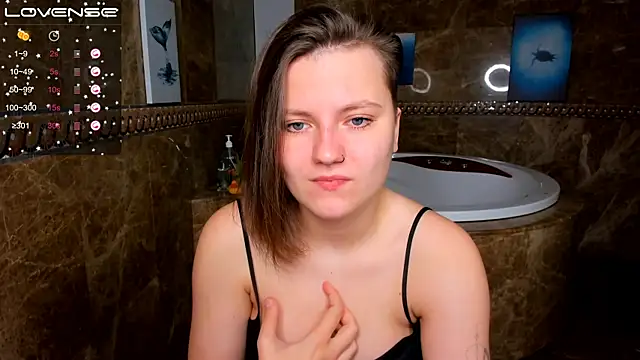 MelindaTin online show from November 2025 12:33:01 AM