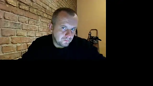 Snapshot of MrWhitePL chatting on November 2025 06:31:01 PM MrWhitePL online show from November 2025 06:31:01 PM