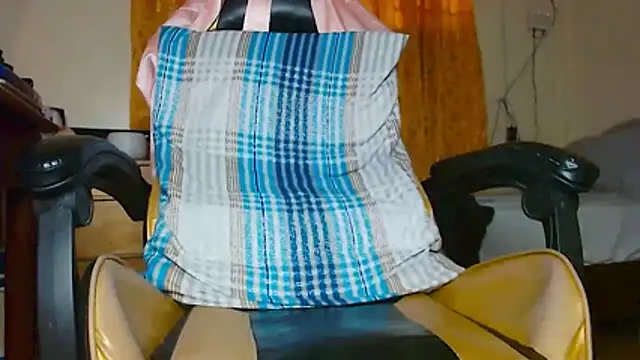 Snapshot of Yukikawaii chatting on December 2025 03:13:01 AM Yukikawaii online show from December 2025 03:13:01 AM