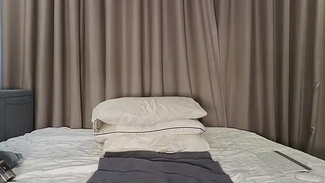 LucyNuty online show from November 2025 05:11:01 AM