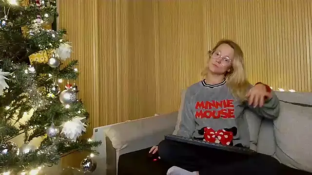 little-leni online show from December 2024 09:24:01 PM