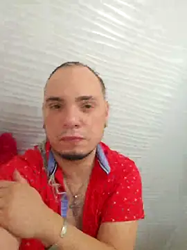 Snapshot of latinoflpr chatting on December 2025 10:16:02 PM latinoflpr online show from December 2025 10:16:02 PM