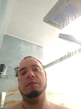 Snapshot of latinoflpr chatting on December 2025 01:33:02 AM latinoflpr online show from December 2025 01:33:02 AM