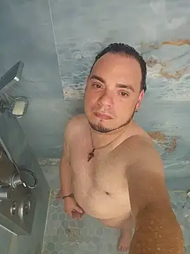 Snapshot of latinoflpr chatting on January 2026 03:32:01 AM latinoflpr online show from January 2026 03:32:01 AM