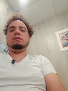 Snapshot of latinoflpr chatting on February 2026 07:20:01 PM latinoflpr online show from February 2026 07:20:01 PM