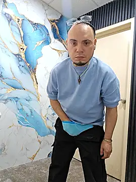 Snapshot of latinoflpr chatting on April 2026 08:17:02 PM latinoflpr online show from April 2026 08:17:02 PM