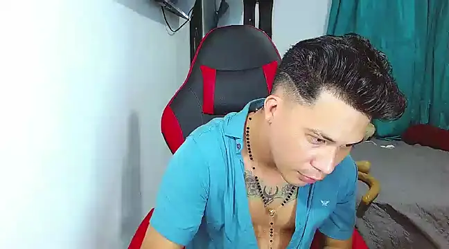 Snapshot of boyhot23x chatting on December 2024 03:34:01 AM boyhot23x online show from December 2024 03:34:01 AM