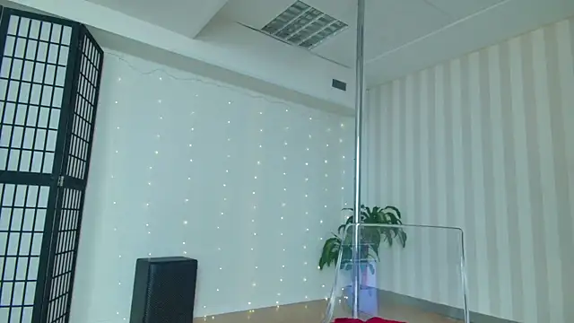 girl nextd00r online show from February 2025 01:10:02 PM