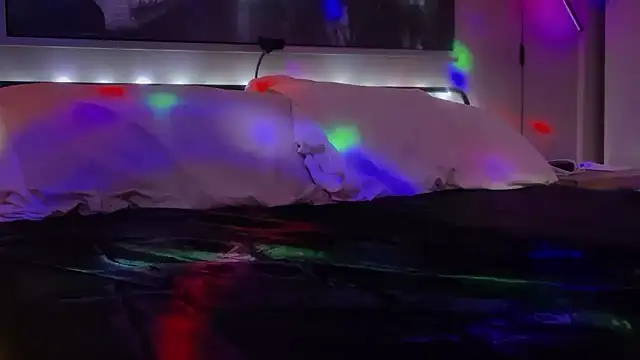 MikyFoxx online show from October 2025 09:30:01 AM