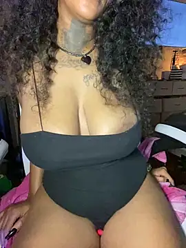 Snapshot of MzParker chatting on February 2025 02:59:02 PM MzParker online show from February 2025 02:59:02 PM