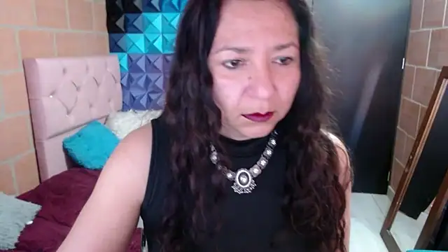 Snapshot of katifoxx chatting on January 2025 06:33:02 PM katifoxx online show from January 2025 06:33:02 PM