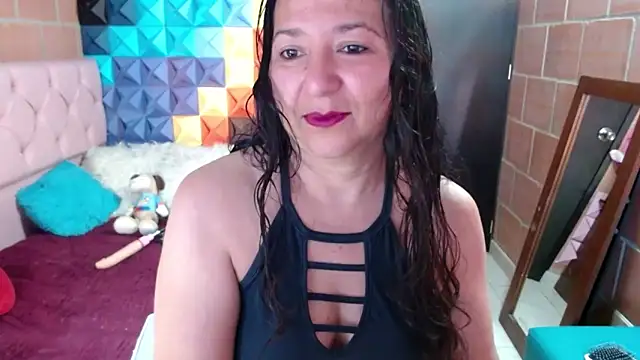 Snapshot of katifoxx chatting on January 2025 08:28:01 PM katifoxx online show from January 2025 08:28:01 PM