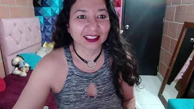 Snapshot of katifoxx chatting on January 2025 06:43:02 PM katifoxx online show from January 2025 06:43:02 PM