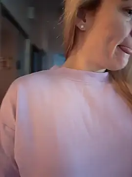 Snapshot of HollyTattoo chatting on December 2024 01:10:01 PM HollyTattoo online show from December 2024 01:10:01 PM