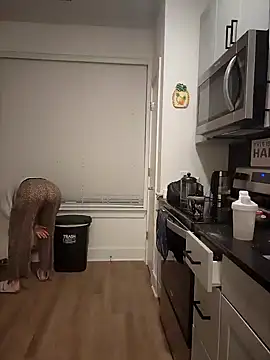 Snapshot of HollyTattoo chatting on December 2024 10:55:02 AM HollyTattoo online show from December 2024 10:55:02 AM