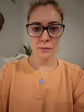 Snapshot of HollyTattoo chatting on January 2025 10:47:01 AM HollyTattoo online show from January 2025 10:47:01 AM